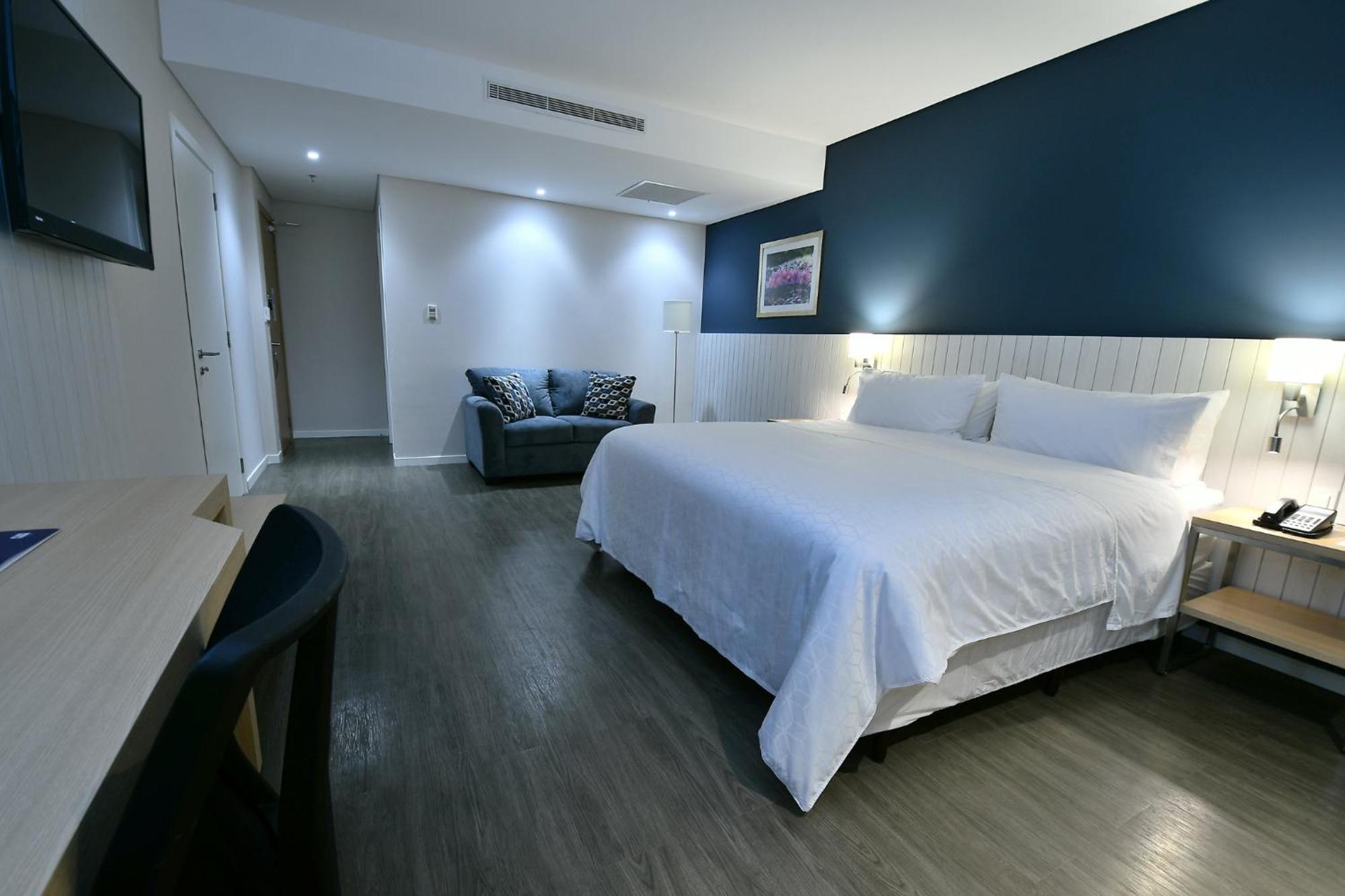 Holiday Inn Express Asuncion Aviadores By Ihg Exterior photo